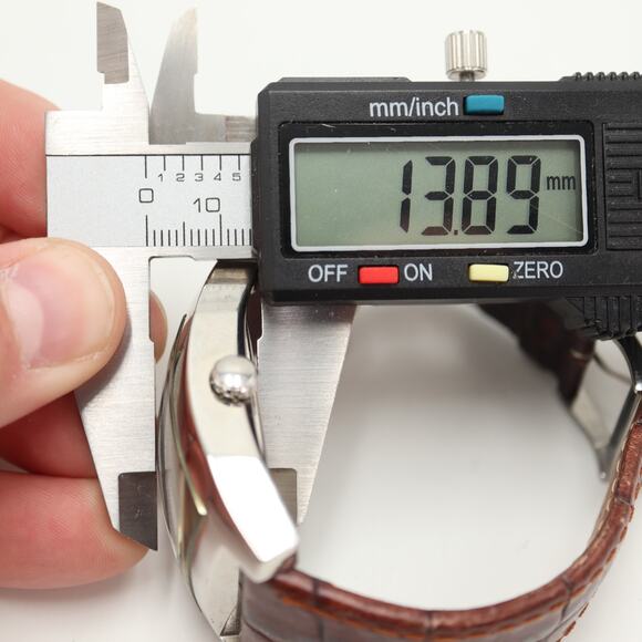 Guess Mens 37mm Brown Barrel Dial Watch 24 Hour Date Leather Strap w New Battery - Picture 3 of 14